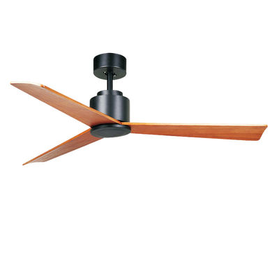 52 ventilateur de plafond Casa Delta Wing avec des lames en bois réel