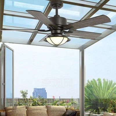 Ventilateur de plafond imperméable à l'eau avec ventilateurs résistants aux intempéries légers