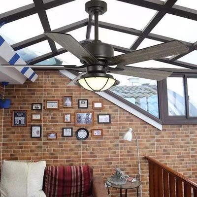 Ventilateur de plafond imperméable à l'eau avec ventilateurs résistants aux intempéries légers