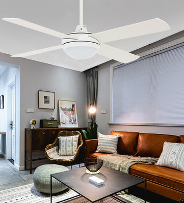 Quatre lames de contreplaqué 48 ventilateur de plafond avec moteur à courant continu léger à faible bruit