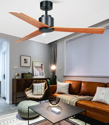 52 ventilateur de plafond Casa Delta Wing avec des lames en bois réel
