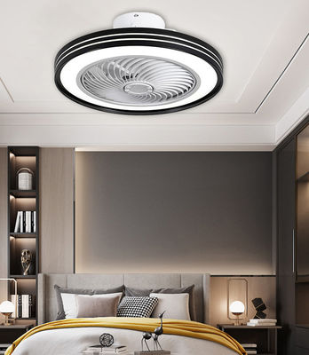 Accrochez le ventilateur suspendu au plafond avec une lumière de 42 pouces.